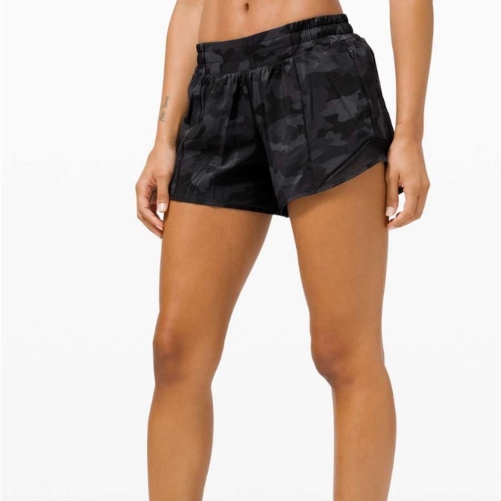 Lululemon Hotty Hot Short II *Long 4" Size 10